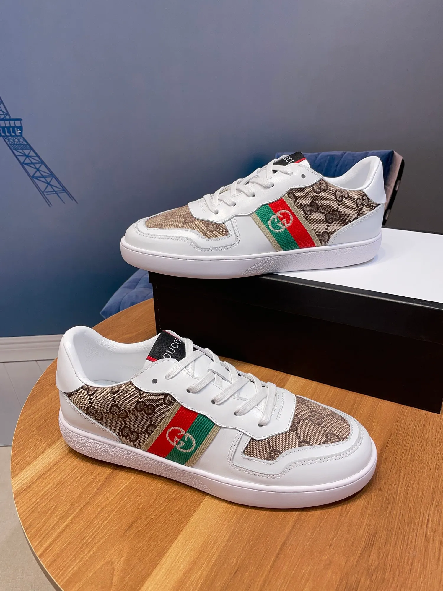 Factory price: 400💰New model is here again! [Gucci Sports Men's Shoes] Gucci fashionable casual men's shoes🇨🇳Original 1:1 mold opening, new model debuts first💯Not high-profile but avant-garde, simple, low-key and fashionable, super versatile style🌿Made of original cowhide with cloth➕Sheepskin lining🎋The version is comfortable on the feet, first-class workmanship🍍Size 38-44